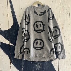 NUNUNU SPRAYED SMILES PULLOVER/SWEATSHIRT IN HEATHER GREY SZ: 10-11